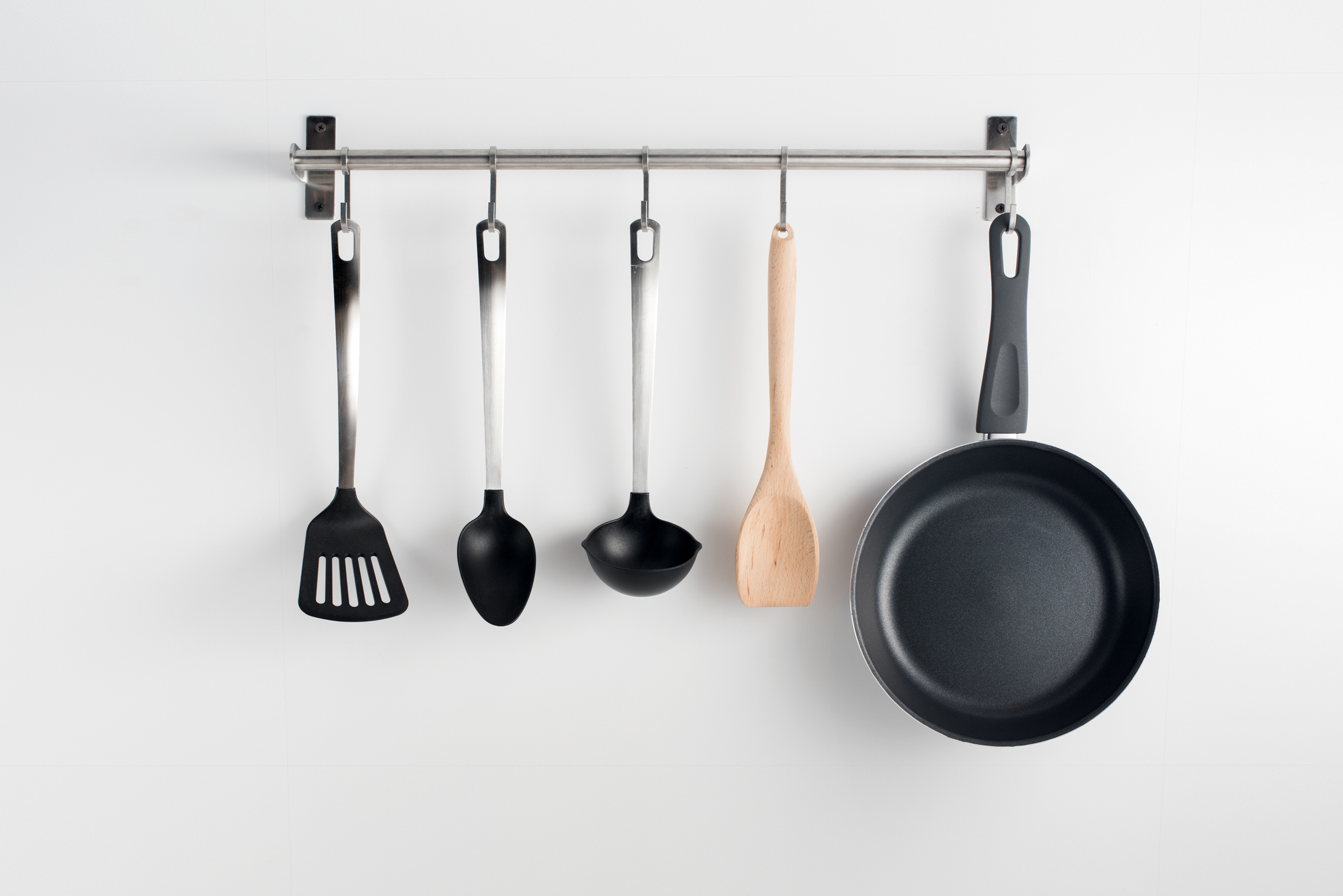 bar to hang kitchen utensils